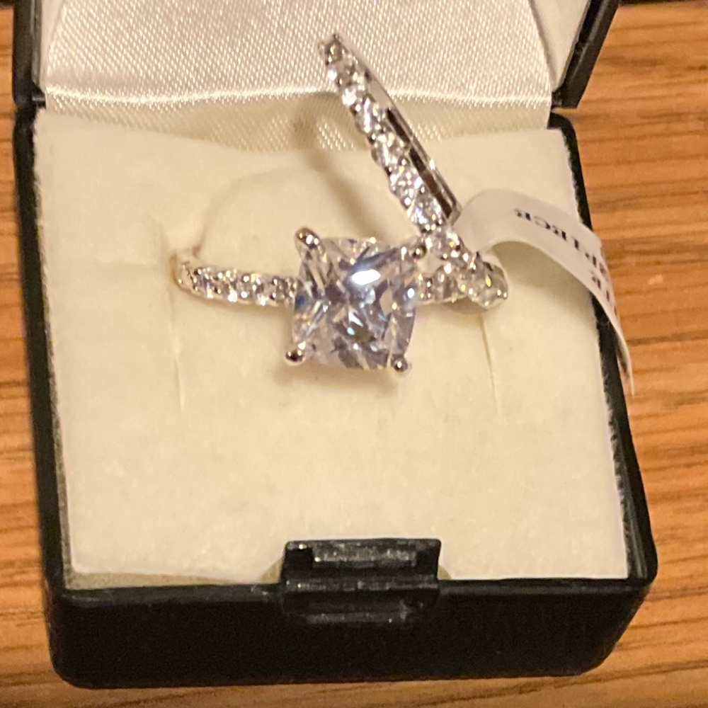 Women’s Silver tone Cubic Zirconia Double Ring Set Size 7 NWT